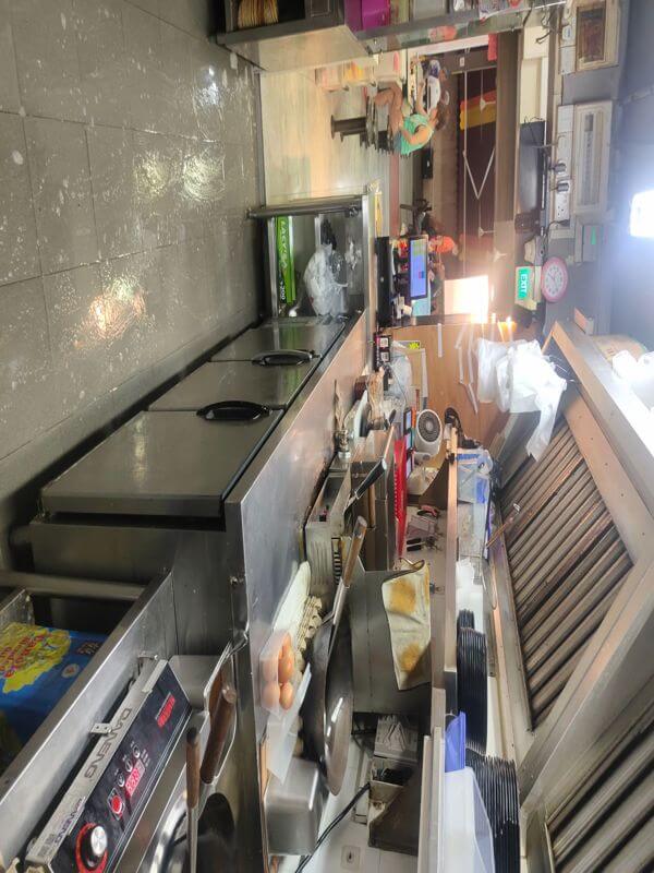 档口顶让 档口设备齐全 现有（菜饭，烧腊，泰餐，印餐，bbq烧鱼，虾面，鱼汤）） 