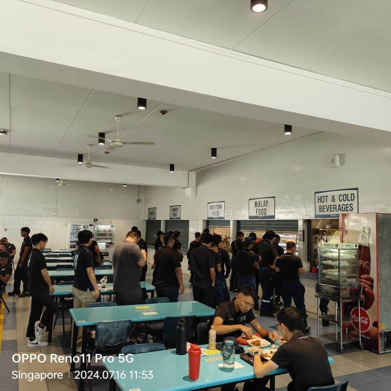 Super crowded canteen with low rent 