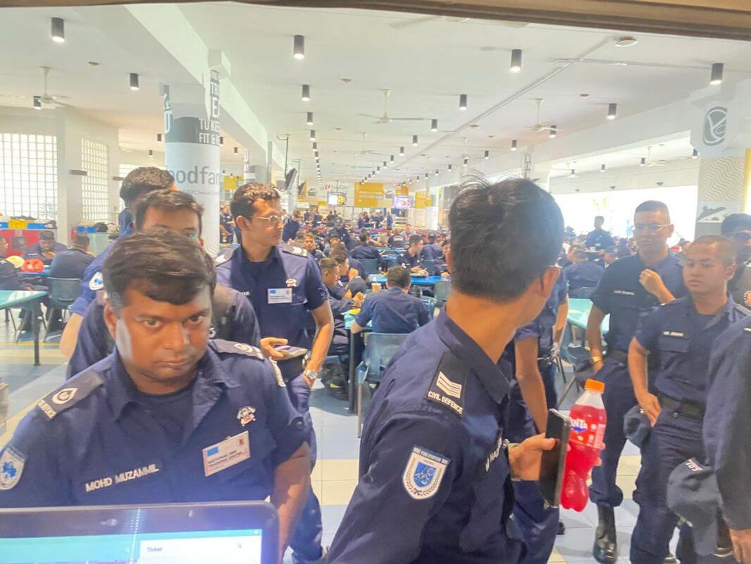 Super crowded canteen with low rent 