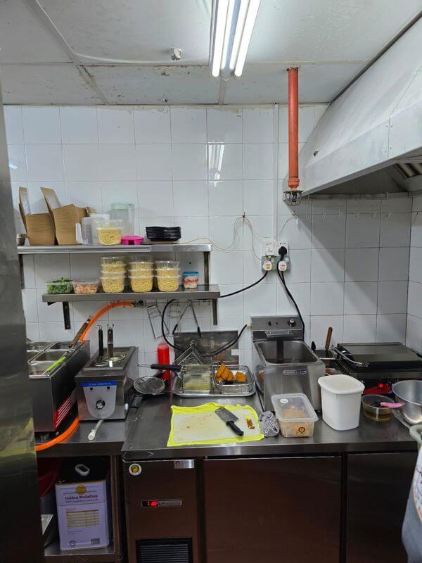 Fully equipped Mini Restaurant for Takeover 