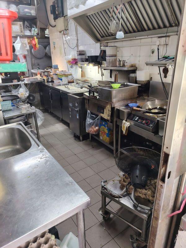 金文泰 4街 leiyuan coffe shop 已经有完整的厨房用具 可以马上开档