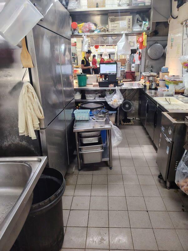 金文泰 4街 leiyuan coffe shop 已经有完整的厨房用具 可以马上开档