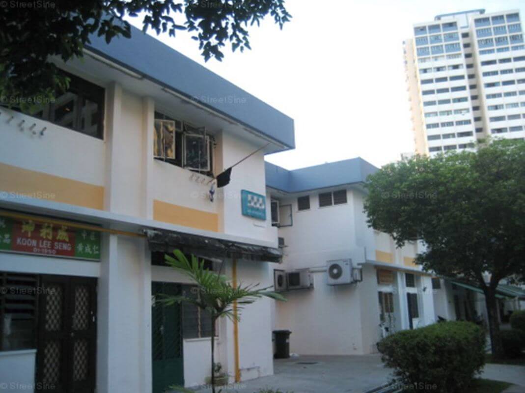  1）$3850/- all in - Rental include all service fee like plate collection, refuse removal & misc charges - （租金包括收碗,杂费和垃圾费） - water, gas & electricity not included - （不包括水電和煤气費） - Moderate human traffic - （人朝旺）