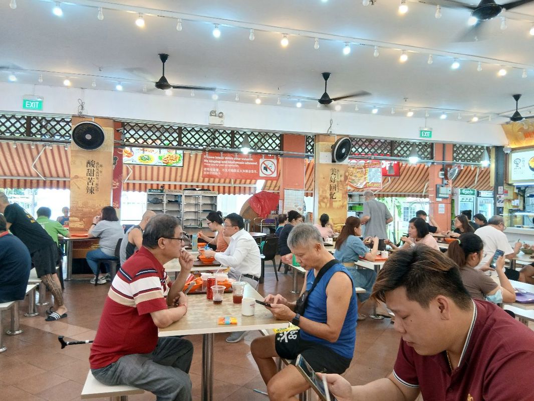 Nee Hougang Green shopping mall food stall for rent 