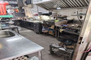 金文泰 4街 leiyuan coffe shop 已经有完整的厨房用具 可以马上开档